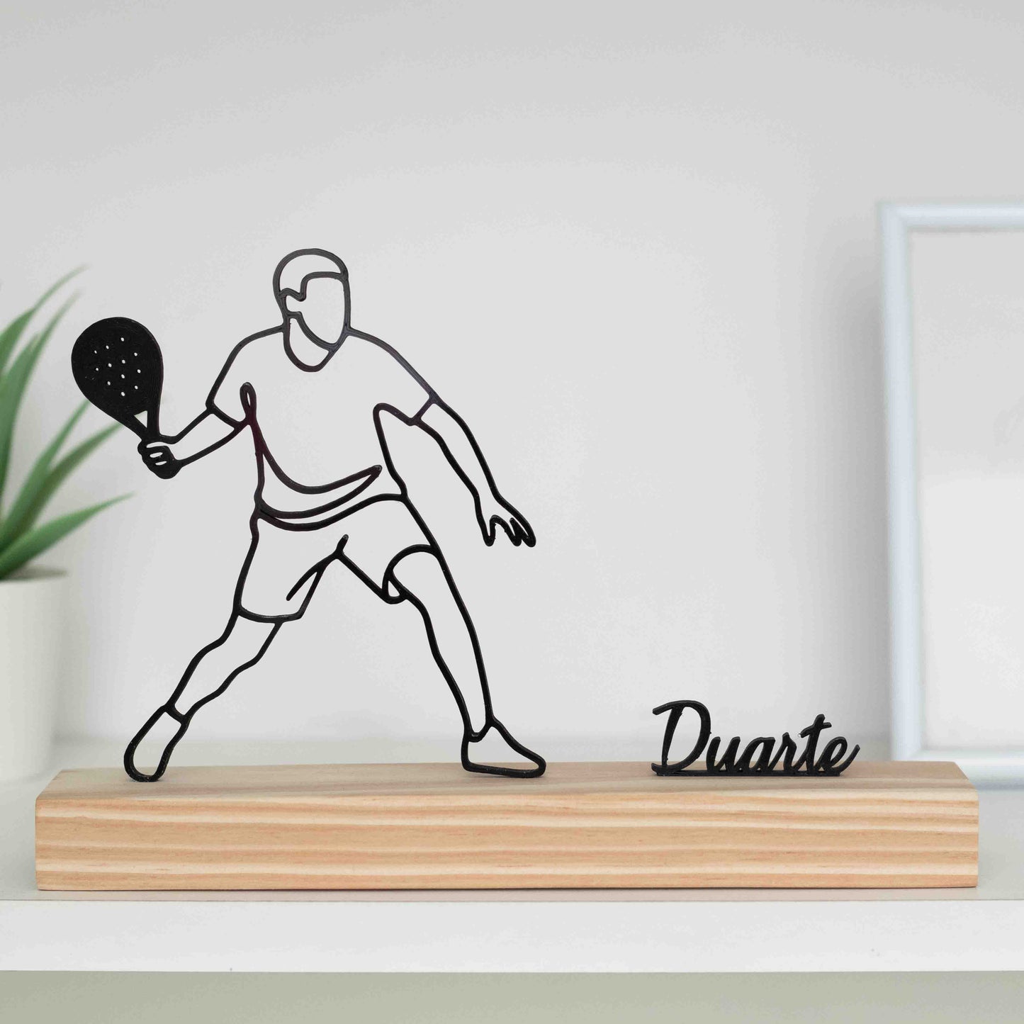 Estátua de atleta de padel, peça elegante para fãs do desporto.