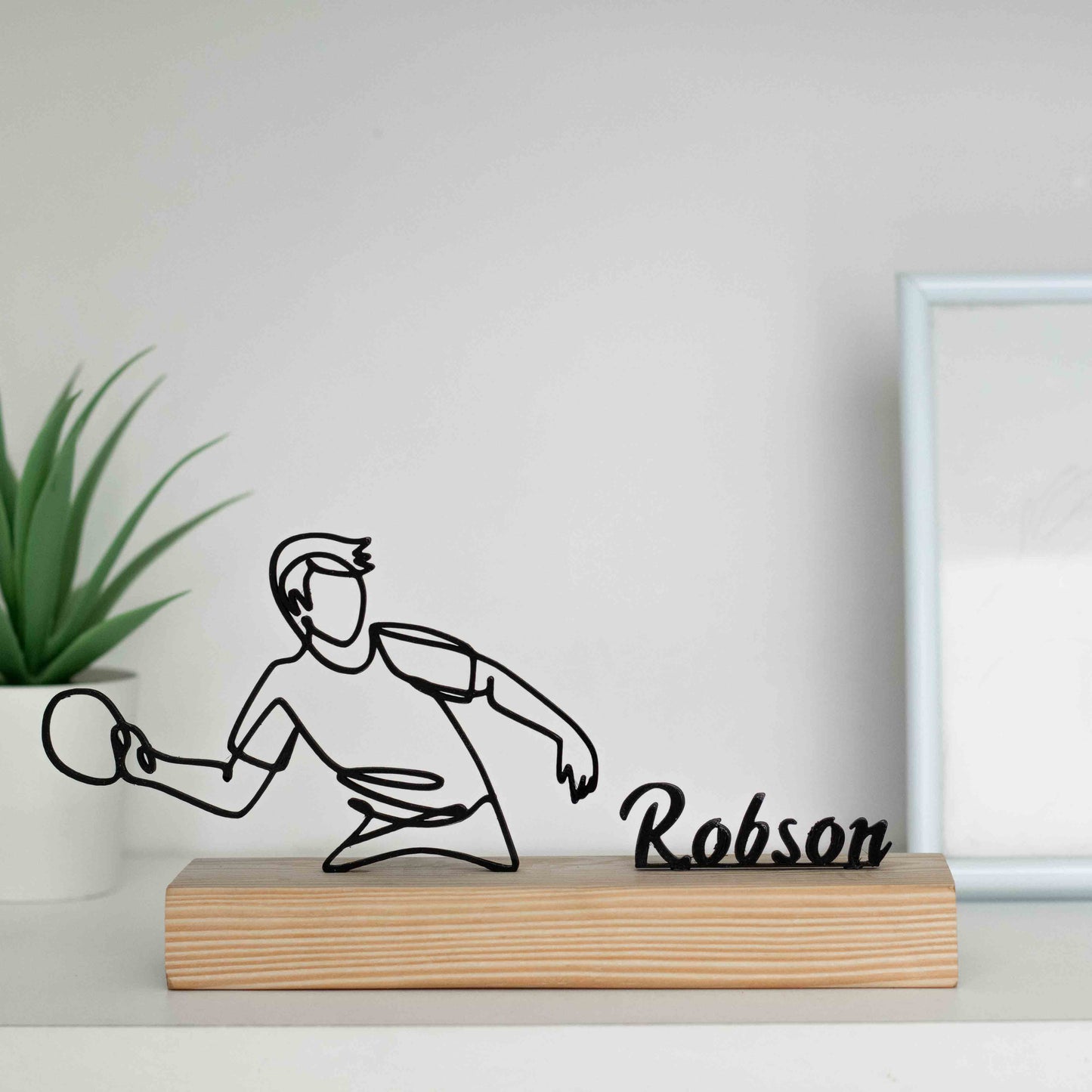 Escultura elegante de tênis de mesa com nome personalizável, presente especial para fãs de ping-pong, ideal para torneios ou decoração de casa.