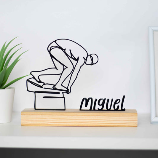 figura elegante de natação. Presente personalizado ou prémio para nadadores, fãs de natação e amantes de decoração. Personalizável com um nome à escolha, perfeito para uma lembrança única e especial.