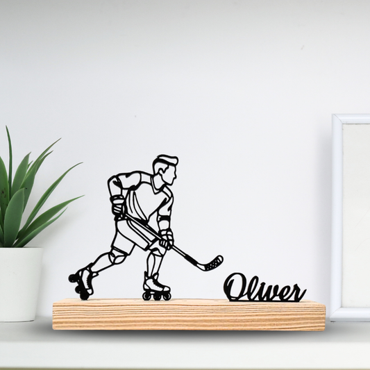 Escultura de jogador de hóquei em patins em base de madeira.
Figura de atleta de hóquei com stick, decoração de escritório desportivo.
Estátua profissional de hóquei em patins, troféu de mérito desportivo.