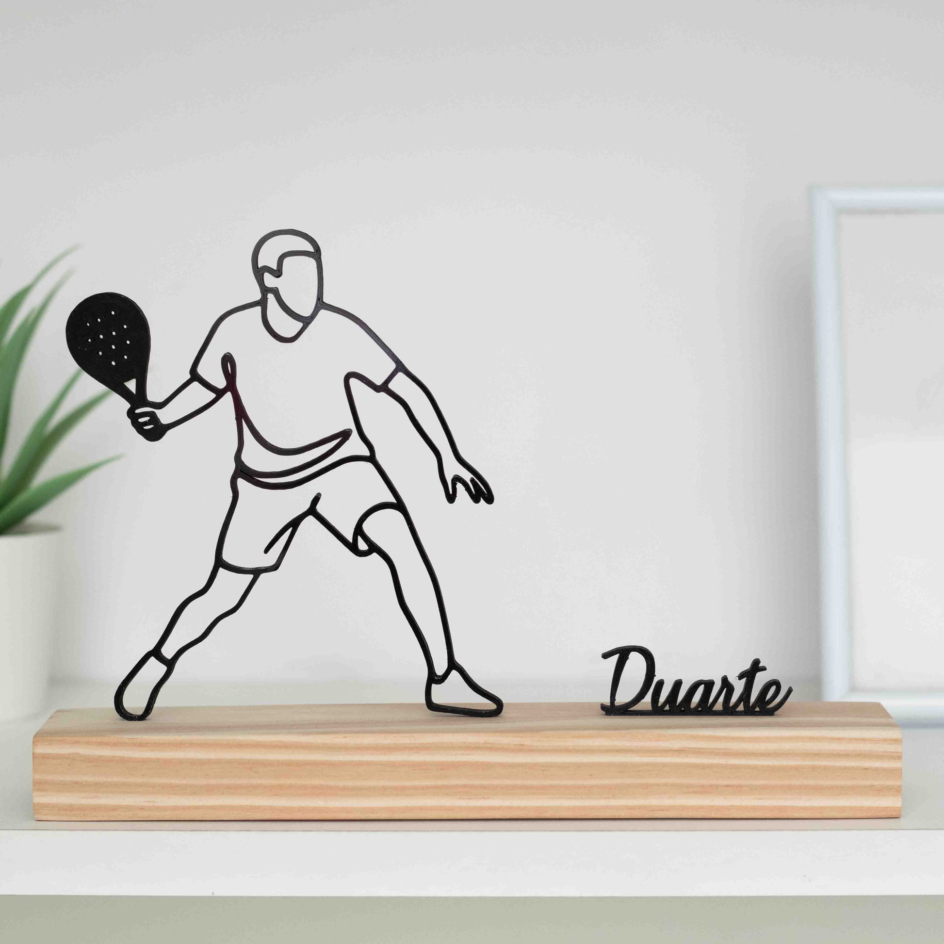 Estátua de atleta de padel, peça elegante para fãs do desporto.