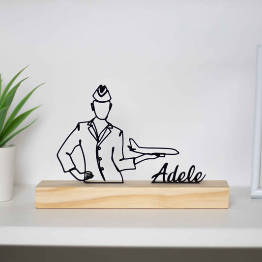 Escultura troféu de comissária de bordo com base de madeira, representando uma profissional da aviação. Perfeito como homenagem, prémio personalizado ou decoração temática para amantes da aviação. Personalizável com um nome à escolha.