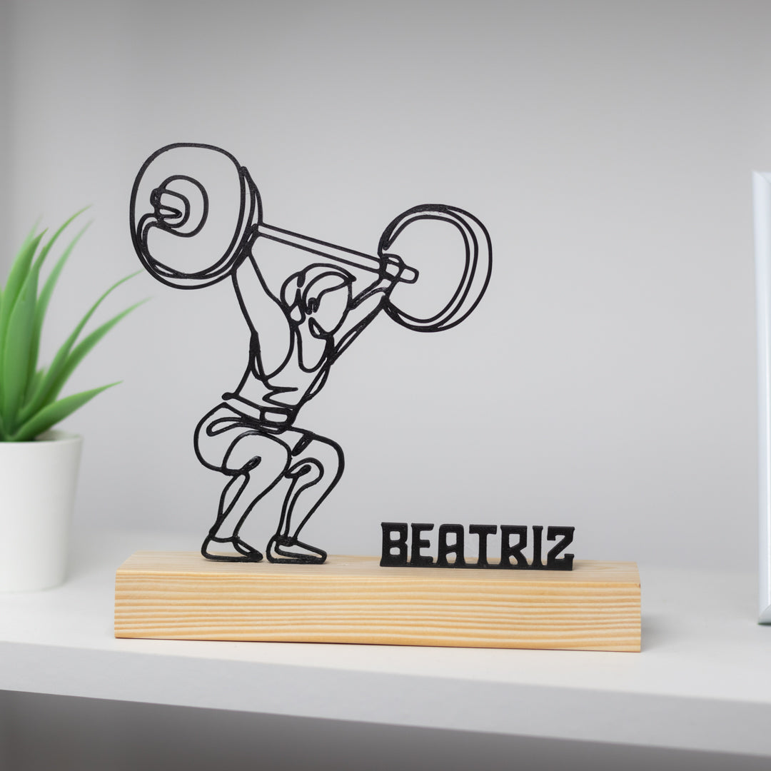 Escultura de mulher a praticar snatch no CrossFit, peça decorativa com base de madeira personalizada.