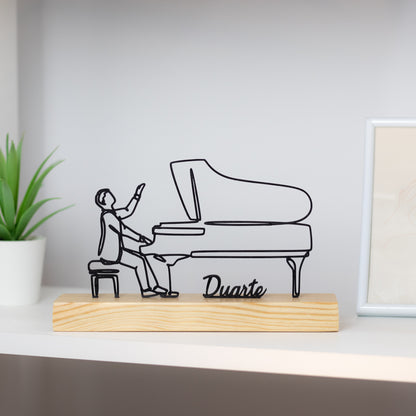 Escultura troféu de pianista impressa em 3D com base de madeira, figura elegante de músico ao piano. Presente personalizado ou prémio para pianistas, amantes da música e entusiastas de decoração. Personalizável com um nome à escolha, perfeito para uma lembrança única e especial.